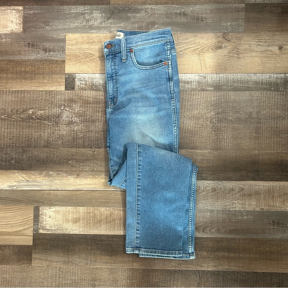 Good American Good Petite Straight Leg Light Blue Jeans - Picture 15 of 15